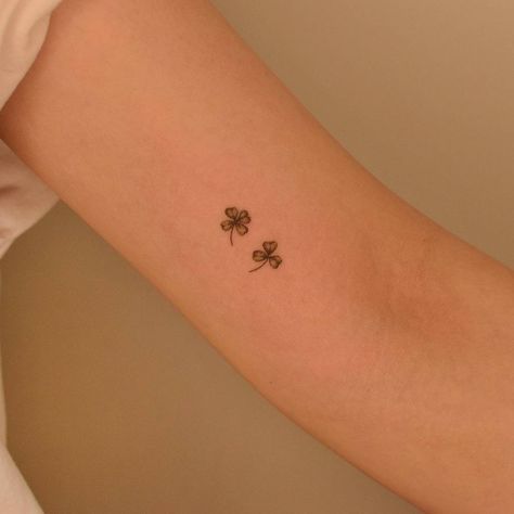 Four Leaf Clover Tattoo Aesthetic, Mini Clover Tattoo, Dainty Clover Tattoo, Fine Line Clover Tattoo, Clover Tatoos, 4leaf Clover Tattoo, Tattoo Four Leaf Clover, Three Leaf Clover Tattoo, 3 Leaf Clover Tattoo