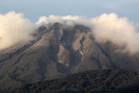 Philippines Volcano, Mount Pinatubo, Danger Zone, Active Volcano, Volcano, The Sky, Philippines, Ash, Natural Landmarks