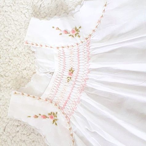 Heirloom Embroidery, Smocking Fashion, Smocking Baby, Smock Pattern, Newborn Girl Dresses, Smocked Baby Clothes, Smocking Pattern, Craft Smock, Newborn Baby Dresses