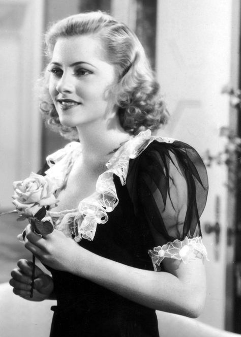 Joan Fontaine, Old Celebrities, Olivia De Havilland, Turner Classic Movies, Classic Movie Stars, Classic Actresses, Hollywood Legends, Celebrity Names, Old Hollywood Glamour