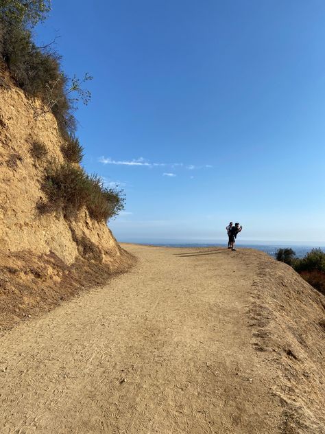 hike behind the hollywood sign Hollywood Sign Hike, Hollywood Sign, Los Angeles California, Cali, Places To Go, Vision Board, Hiking, Hollywood, Angeles