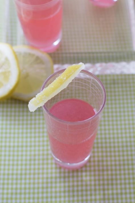 Pink Shots, Recipe Using Lemons, Lemon Cleanse, Lemon Water Health Benefits, Lemon Water Before Bed, Boil Lemons, Lemon Juice Benefits, Water Health Benefits, Hot Lemon Water