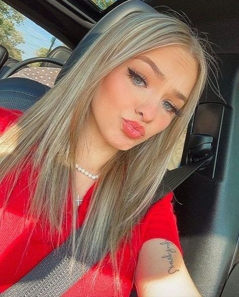 Zoe Laverne Instagram, Apology Video, Instagram Storie, Zoe Laverne, Tik Tokers, Platinum Blonde Hair, Happily Married, Sony Pictures, Platinum Blonde