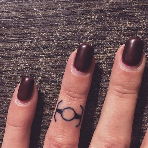 Mini TIE Fighter finger tattoo, Star Wars. Starwars Finger Tattoo, Nerd Finger Tattoos, Finger Tattoos Star Wars, Tiny Star Wars Tattoo Ideas, Star Wars Finger Tattoo, Nerdy Finger Tattoos, Lightsaber Finger Tattoo, Star Wars Tattoo Small Simple, Tie Fighter Tattoo