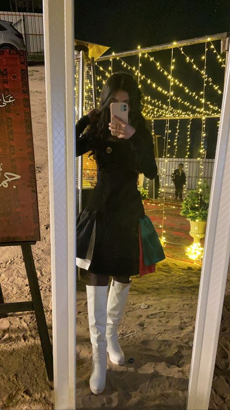 Kuwait National Day, Girls Winter Outfits, Doctor Outfit, Button Up Shirt Womens, Pakistani Fancy Dresses, National Dress, Mood Board Fashion, National Day, Pretty Selfies