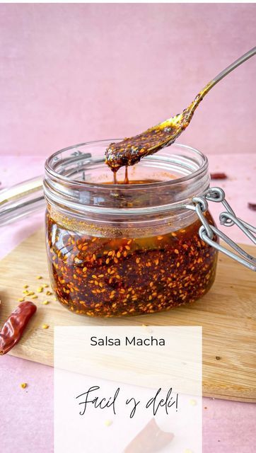 Maria Cornejo on Instagram: "- - Salsa macha - - De las salsas que más me gustan, esta salsita macha se la pongo a todoooo, desde una quesadilla hasta un plato fuerte! Taggea a esa persona que ama las salsas Y si te gustó esta receta, dale like, comenta y cómprate 🫶🏻 INGREDIENTES 1 1/3 taza de aceite de oliva 2 chiles guajillos 2 chiles anchos 16 chiles de árbol 4 dientes de ajo 1/4 cebolla 1/2 taza de cacahuate 1/4 taza de ajonjolí Sal al gusto PROCEDIMIENTO En un sartén profundo tuesta el ajonjolí, retíralo y reserva Ahí mismo agrega 1 taza de aceite y una vez que esté bien caliente agrega el cacahuate, ya que cambie de color retíralo del aceite, haz lo mismo con el ajo y la cebolla y los chiles (ojo, si no quieres que piquen, retira las semillas), es importante que no se quemen Chile Guajillo, August 21, On Instagram, Color