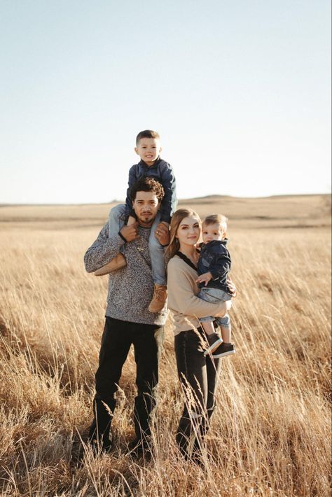 Prairie Family Photos, Family Pic, Family Of Four, Future Family, Pic Ideas, Photography Session, Family Photography, Family Photos, Couple Photos