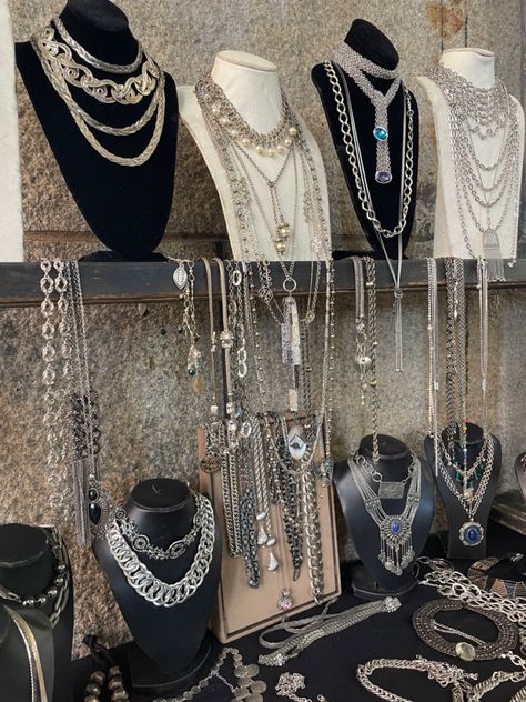 Edgy Girl Aesthetic, Flea Market Aesthetic, Brooklyn Flea Market, Dumbo Nyc, Artsy Accessories, New York City Aesthetic, Aesthetic Cool, Necklaces Silver, New York New York