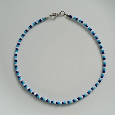 Light Blue Beaded Bracelets, Seed Bead Ideas Diy, Seed Bead Bracelet Ideas Aesthetic, Seed Bead Necklace Ideas, Seed Bead Bracelets Diy, Light Blue Necklace, Diy Friendship Bracelets Tutorial, Mens Beaded Necklaces, Cute Friendship Bracelets