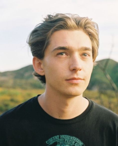 Austin Abrams Euphoria, Austin Abrams Aesthetic, Hunter Hollingsworth, Internet Boyfriend, Chemical Hearts, 1975 Aesthetic, Dash Lily, Austin Abrams, Twd Cast