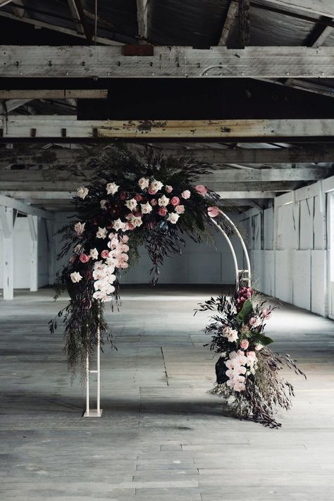 Wedding Ceremony Arch, Wedding Arch Flowers, Arch Flowers, Warehouse Wedding, Wedding Ceremony Backdrop, Wedding Spot, Ceremony Inspiration, Ceremony Arch, Salou