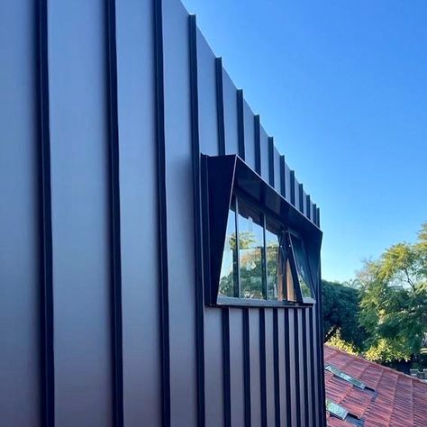 ACS on Instagram: “Standing Seam on show for @lcsplumbing 🤩🤩🤩 25mm Standing Seam finished in @colorbondsteel #Matt #Monument delivers for @lcsplumbing in…” Monument Cladding With Black Windows, Basalt Colorbond, Standing Seam Cladding, Stria Cladding, Profiled Metal Cladding, Colour Steel Cladding Nz, Standing Seam, Garden Buildings, Summer House