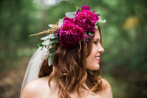 wedding peony flower crown Big Flower Crown, Peony Flower Crown, Elvis Wedding, Wedding Veils Short, Floral Headdress, Flower Crown Hairstyle, Short Veil, Beach Wedding Flowers, Flowers In Her Hair