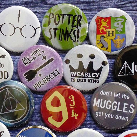 Harry Potter Fridge Magnets, Potter Stinks Badge, School For Good And Evil, 3d Printer Projects, Camp Ideas, Girls Camp, Diy Creative Crafts, Diy Clay Crafts, Diy Book