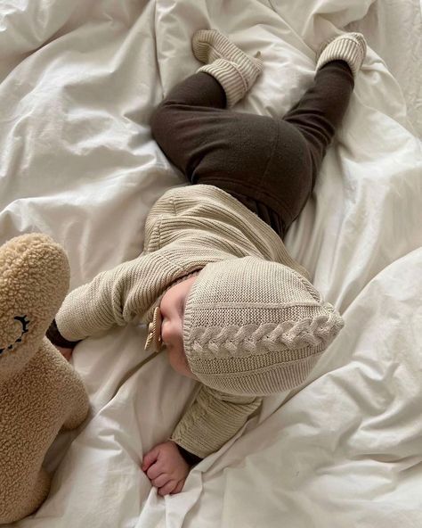 MarMar Copenhagen på Instagram: “SOFT NEUTRALS 🐚 Merino basics and organic cotton knit @carlasofiemolge #marmarcopenhagen #babyknitwear #neutraltones #beigeaesthetic…” Beige Mum Aesthetic, Baby Aesthetic Boy, Baby Boy Aesthetics, Neutral Lifestyle, Beige Moodboard, Baby Vision, Beige Baby, Aesthetic Baby, Mommy Baby