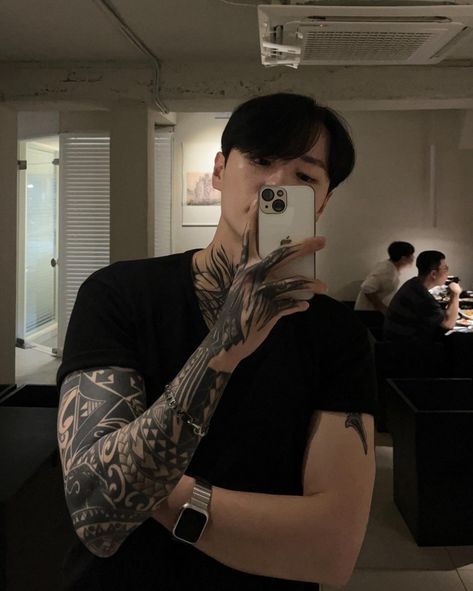 Asian Tattoos Men Aesthetic, Korean Tattoos Men, Korean Men With Tattoos, Korean Guys With Tattoos, Asian Tattoos Men, Ani Ni Tsukeru Kusuri Wa Nai!, Tatted Men, Korean Tattoos, Black Woman Artwork