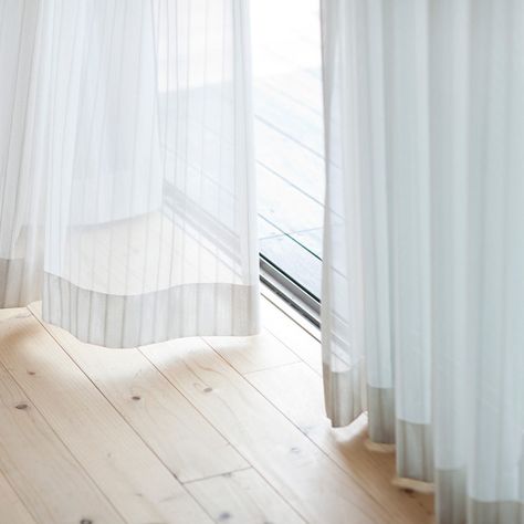 How to Hang Drapes at the Proper Height Shower Curtain Clips, Window Cornices, Vinyl Replacement Windows, Replacement Windows, Cleaning Curtains, Drop Cloth Curtains, Curtain Clips, Long Curtains, Types Of Curtains