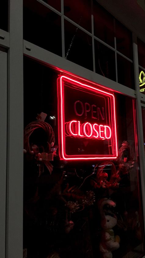 Closed Sign Aesthetic, Back Ear Tattoo, Pub Ideas, Bar Aesthetic, Euphoria Aesthetic, Sign Aesthetic, Closed Sign, Character Board, Neon Red