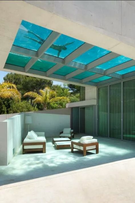 Glass Bottom Pool, Deck Piscina, Cool Swimming Pools, Fancy Houses, Spanish House, Rooftop Pool, Glass Floor, Swimming Pool Designs, Decoration Inspiration