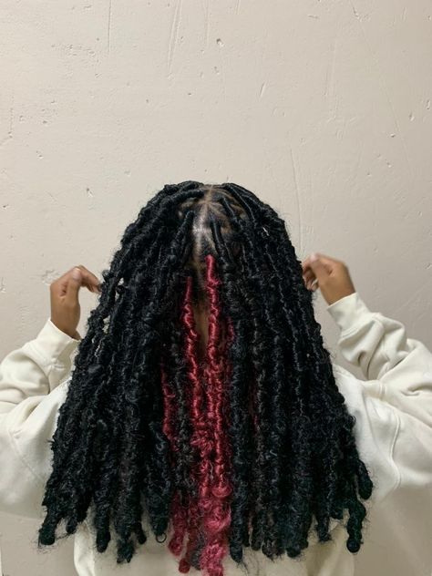 Short Burgundy Butterfly Locs, Butterfly Locs With Peekaboo Color, Peekaboo Locs Red, Peekaboo Butterfly Locs, Red Peekaboo, Peekaboo Color, Butterfly Locs, Pretty Braided Hairstyles, Red Butterfly