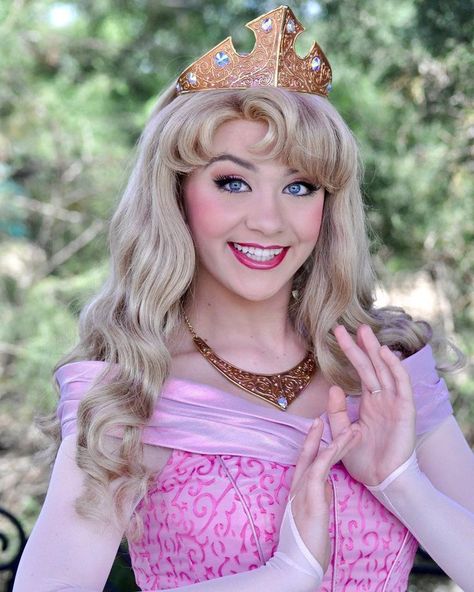 Sleeping Beauty #disney #facecharacter #disneyfacecharacter #disneycharacter #disneycastmember Sleeping Beauty Cosplay, Sleeping Beauty Disney, Disney Poses, Disney Princess Cosplay, Hair Pics, Disney Princess Aurora, Princess Makeup, Disney Princess Makeover, Disney World Characters