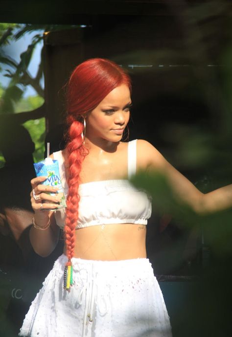 Man Down Rihanna Man Down, Rihanna Red Hair, Rihanna Makeup, Looks Rihanna, Rihanna Love, Rihanna Hairstyles, Rihanna Photos, Rihanna Riri, Braided Half Up