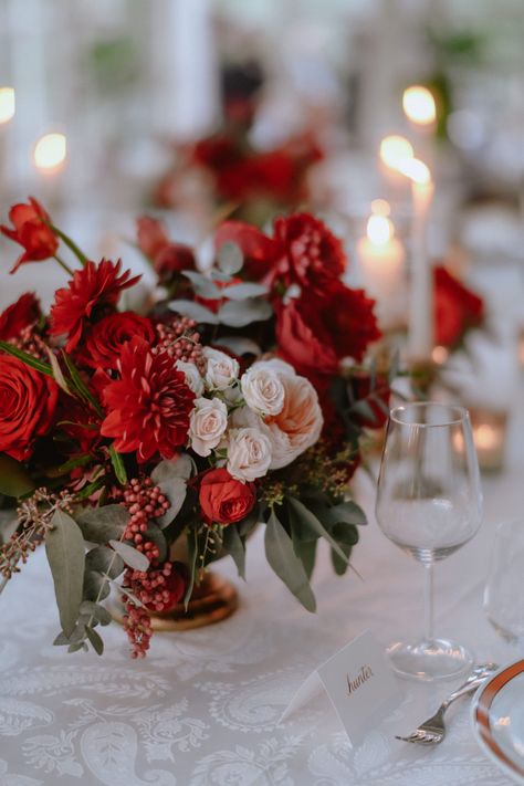 Glamorous red and gold wedding in Tuscany | La Gardenia Red And Gold Wedding, Christmas Wedding Flowers, Red Gold Wedding, Beauty And Beast Wedding, Red Centerpieces, Red Wedding Theme, Red Wedding Flowers, Wedding In Tuscany, Winter Wedding Flowers