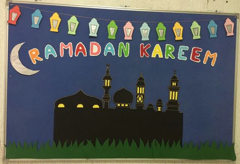 Ramadan Bulletin Board Ideas, Ramadan School Decorations, Ramadan Display Ideas, Ramadan Decorations With Paper, Ramdan Decore Ideas For School, Ramadan Celebration, Ramadan Kareem Decoration, Eid Crafts, Ramadan Crafts