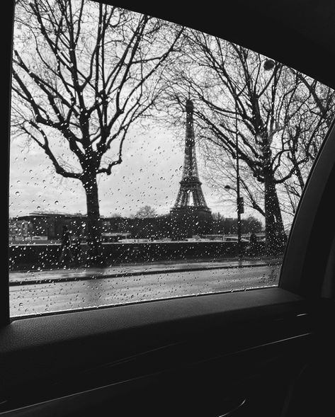 Paris Rain Aesthetic, Lauren Johnson, Rain Aesthetic, Paris Rooftops, Paris Vibes, Photography Black And White, Parisian Vibes, Parisian Life, Paris Aesthetic