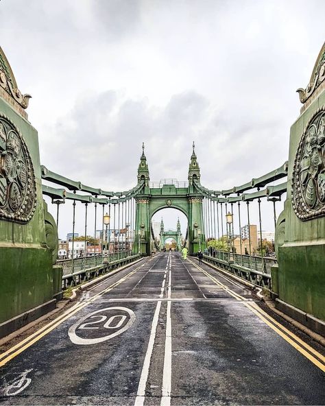 London city Photo 🇬🇧 on Instagram: “One of London's finest bridge. Correct me if I'm wrong, it's probably the only Green colour bridge in London 😍♥️ . 📷 - Photo:…” London England Travel, London Summer, Outdoor Shoot, Bridge Building, Visit London, London Bridge, London Calling, England Travel, London City