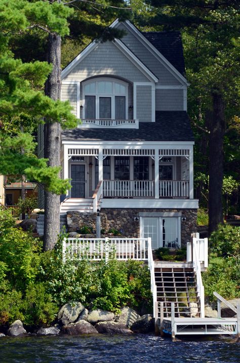 Lakefront Cottage - Home Bunch - An Interior Design & Luxury Homes Blog House On The Water, Lakeside Living, Lake Living, Traditional Exterior, Lake Cottage, Cabins And Cottages, Nashville Tennessee, Cottage Homes, Home Fashion