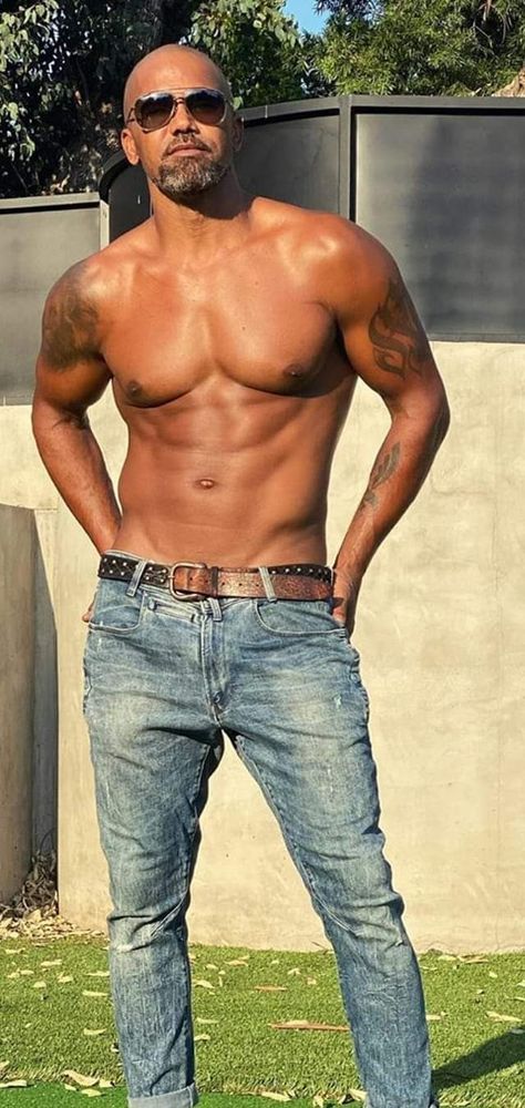 Shemar Moore Shirtless, Bald Men Style, Derek Morgan, Leading Men, Funky Style, Shemar Moore, Bald Men, Funky Fashion, Good Looking Men