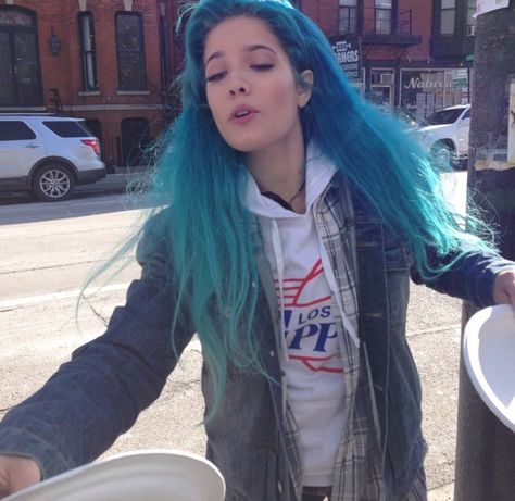 halsey 2016 Grunge, Halsey Long Hair, Halsey Blue Hair, Halsey Purple Hair, Halsey Blue, Halsey Smile, Halsey Blue Hair Aesthetic, Halsey 2017, Halsey Hair