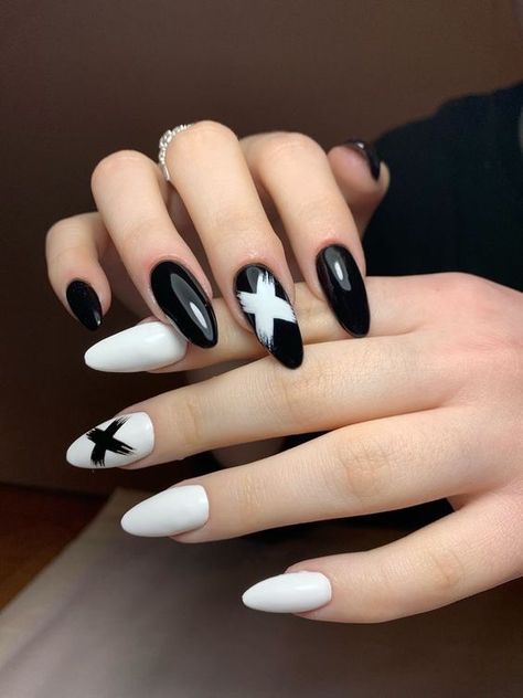 Black Rock Nails, Black Rave Nails, Rock Nails Designs, Punk Nails Grunge, Rave Nails Designs, Summer Nails At Home, Spring Nails Inspiration, Rave Nails, Rock Nails