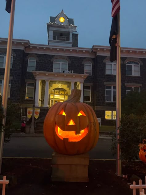 Halloween Small Town, Small Town Halloween, Holloween Town, Downtown Halloween, Halloweentown Aesthetic, Fall Nostalgia, Fall Town, Halloween America, Neighborhood Halloween