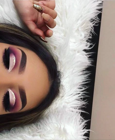 See this Instagram photo by @makeupbyvic • 575 likes Cut Crease Makeup, Birthday Makeup, Beauty Make-up, Makijaż Smokey Eye, Face Beat, Eye Makeup Tips, Pink Makeup, Eye Looks, Makeup Goals