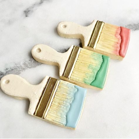 Paint Brush Cookies, Paint Brush Cookies Decorated, Art Themed Cookies, Art Party Cookies, Paintbrush Cookies, Art Cookies, Decorative Cookies, Best Sweets, Birthday Chocolates