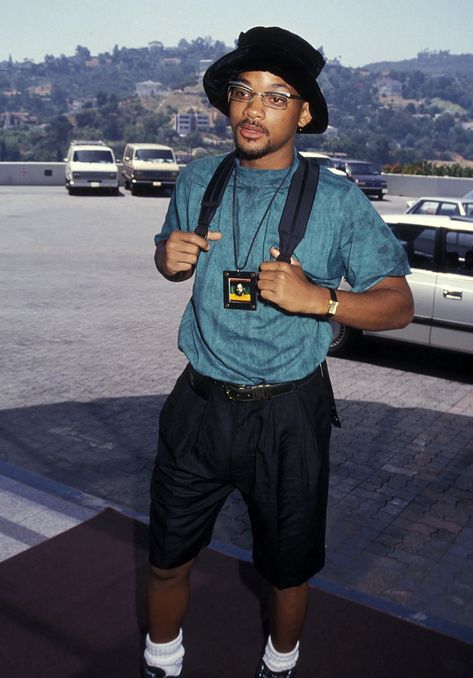 Will Smith during NBC Summer Press Tour at Hilton in Universal City, California #willsmith #1991 #90s #90snostalgia Will Smith 90s Fashion, Fresh Prince Outfits, Retro Fashion Mens, 90s Street Style, Coast Outfit, 90s Fashion Men, 90s Hip Hop Fashion, Dress Up Day, Mens Fashion Inspiration