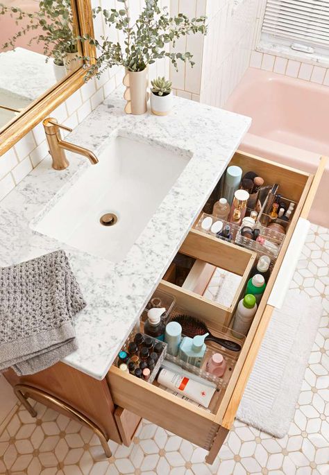 35 Smart Bathroom Storage Ideas to Get Your Space Organized Deep Drawer Organization, Bathroom Drawer Organization, Bathroom Vanity Storage, Small Bathroom Renovation, Bathroom Drawers, Smart Bathroom, Primary Bathroom, Small Bathroom Vanities, Remodel Bathroom