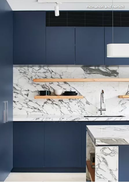 Houzz ROTW: Blue Cabinetry & Veined Marble - Victoria Stone Gallery Kitchen Color Trends, Sustainable Interior Design, Local Architecture, Interior Design Per La Casa, Ivy House, Blue Ivy, Kitchen Room Design, Kitchen Inspiration Design, Interior Modern