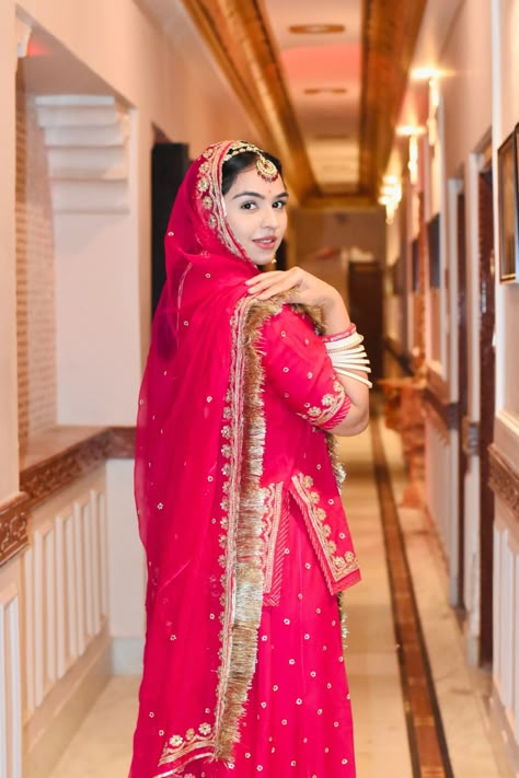 Rajasthani Dress Poses, Marwadi Wedding Outfits, Marvadi Poshak Poses, Rajputi Bride Poses, Rajputi Poshak Photo Poses, Rajputi Dulhan Pose, Rajputi Bride Photoshoot, Rajasthani Poshak Poses, Rajputi Poshak Poses