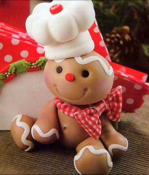 Polymer Clay Crafts Christmas Easy, Christmas Fondant, Gingerbread Decorations, Fondant Tutorial, Christmas Clay, Polymer Clay Christmas, Fondant Figures, Christmas Cupcakes, Clay Ornaments