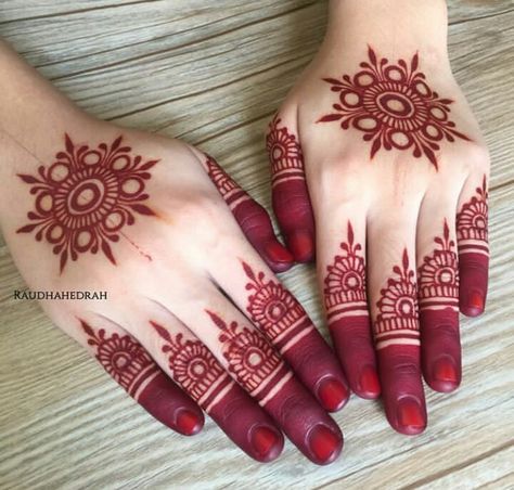 Mehndi Design Flower Easy, Mehndi Designs Flowers Simple, Simple Flower Mehendi Designs, Simple Mehndi Designs Easy Back Hand, Simple Fancy Mehndi Designs, Back Hand Mehndi Easy, Mehendi Designs For Back Hands Simple, Simple Palm Henna Designs, Easy And Simple Mehendi Designs