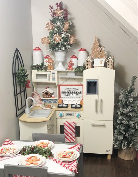 Christmas Play Kitchen Decor, Kids Christmas Playroom, Christmas Playroom Ideas, Christmas Playroom Decor, Christmas Playroom, Cardboard Kitchen, Ikea Play Kitchen, Christmas Play, Christmas Room Decor