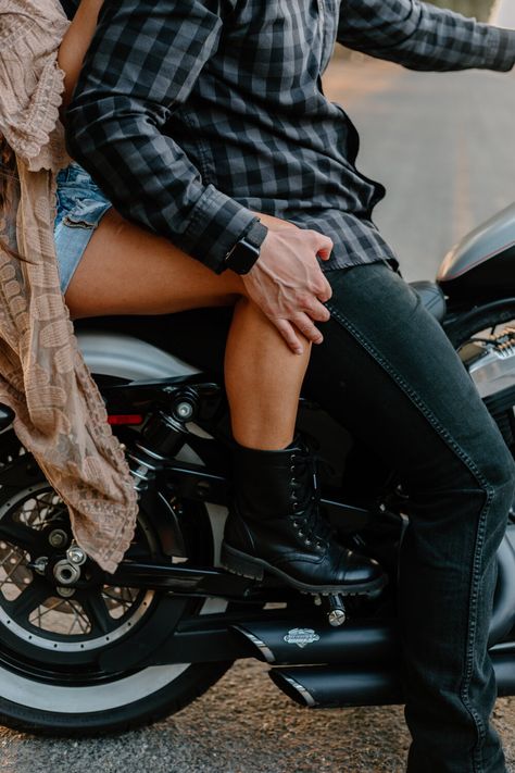 Motorcycle Couples Pics, Cute Couple Pics Motorcycle, Couples On A Motorcycle, Couples Photo Shoot With Motorcycle, Couples On Harley Davidson, Wedding Harley Davidson, Couples Bourdier Photoshoot Motorcycle, Harley Davidson Couple Photography, Man And Woman On Motorcycle