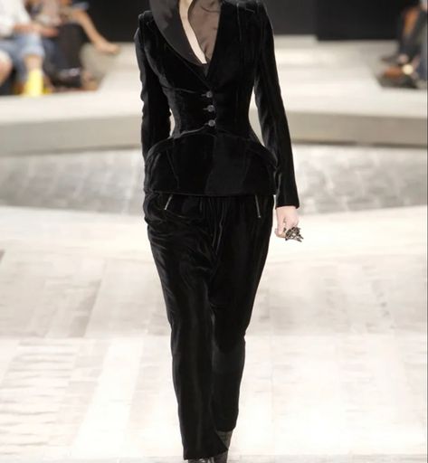 givenchy fall 2009 couture Givenchy Aesthetic Clothes, Goth Suit, Givenchy Aesthetic, Suit Runway, Givenchy Couture 2022, Givenchy Fall 1996, Givenchy Fall 1995 Couture, Givenchy Fall 2022, Beautiful Frocks