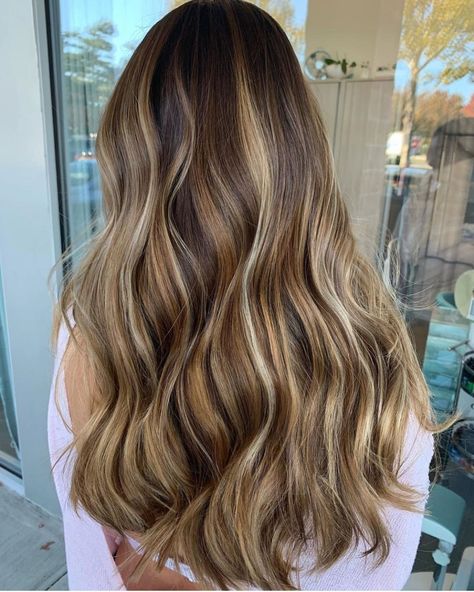 ✨BEST OF BALAYAGE & Hair on Instagram: “Vanilla Pumpkin Spice latte By @hairbyangelaalberici #bestofbalayage #showmethebalayage” Latte Hair, October Hair, Layered Hair Ideas, Natural Makeup Products, Feminine Hairstyles, Trendy Hair Styles, Natural Makeup Tips, Best Natural Makeup, Hair Styles Ideas