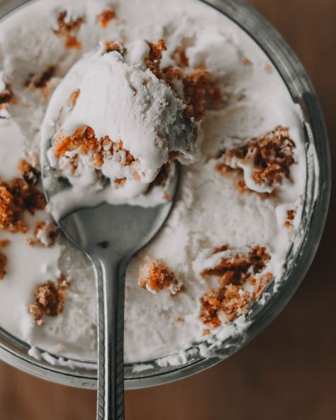 Carrot Cake Ice Cream - The Sweet and Simple Kitchen Artisan Ice Cream Recipe, Carrot Cake Ice Cream, Cream Photography, Ice Cream Photography, Dreamy Desserts, Artisan Ice Cream, Homemade Carrot Cake, Cake Ice Cream, Caramel Apple Cheesecake