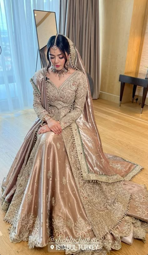 Engagement Dress For Bride, Nikah Outfit, Nikah Dress, Red Bridal Dress, Walima Dress, Simple Dress Casual, Desi Wedding Dresses, Asian Wedding Dress, Latest Bridal Lehenga