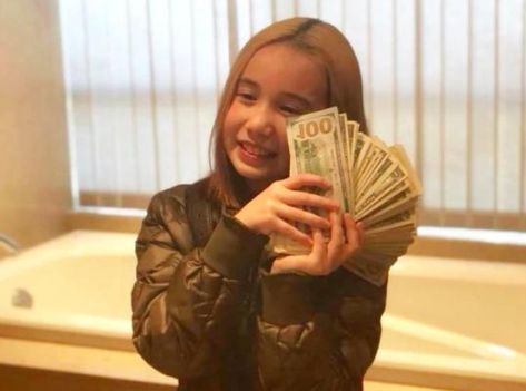 Lil Tay Gonna Need More Money For Her Rent Lil Tay Pfp, Bhad Bhabie, Diy Clothes For Women, Lil Tay, Girl Pfps, Work Train, Financial Statements, Games For Boys, Flirting Moves